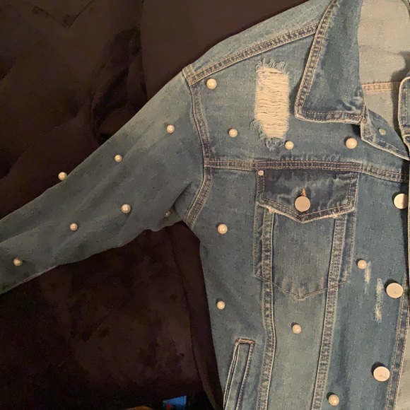 Redial s Jean jacket w pearls - Picture 5 of 8